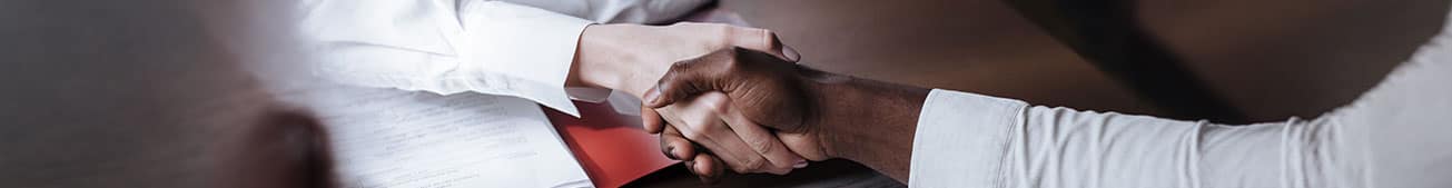 Workforce_NewsArticle A new doctor is being welcomed with a handshake